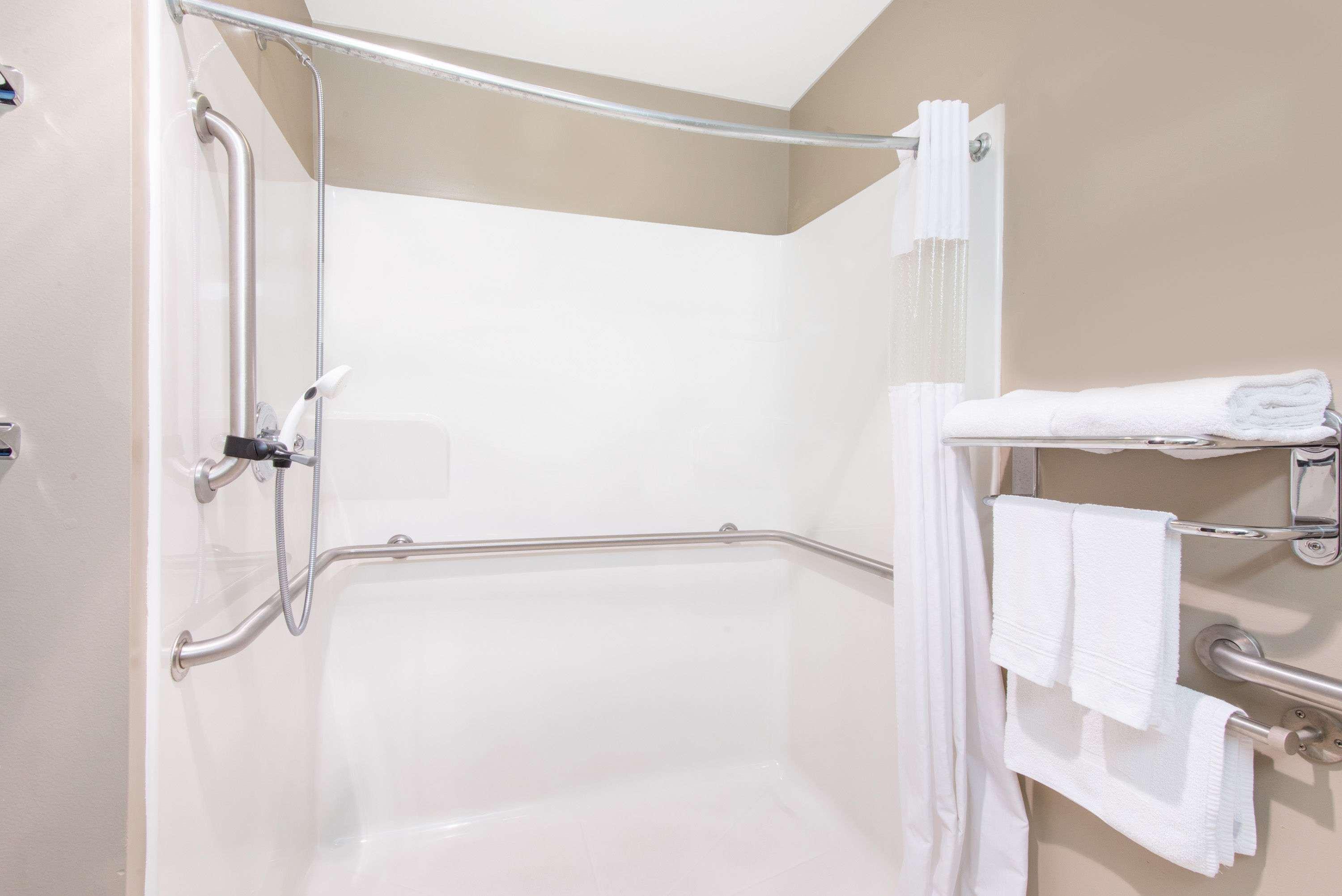 Microtel Inn & Suites By Wyndham Hazelton/Bruceton Mills Экстерьер фото