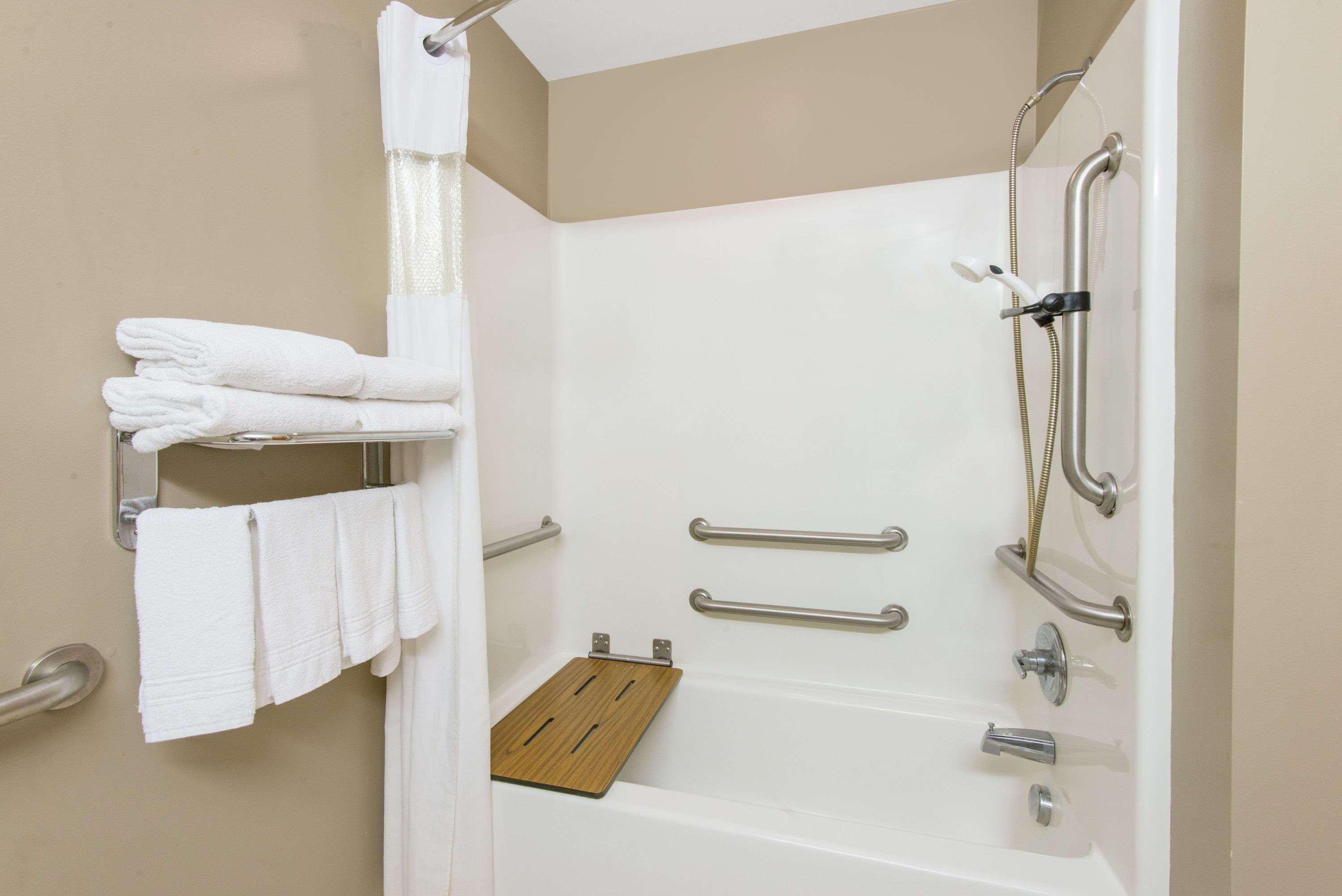Microtel Inn & Suites By Wyndham Hazelton/Bruceton Mills Экстерьер фото