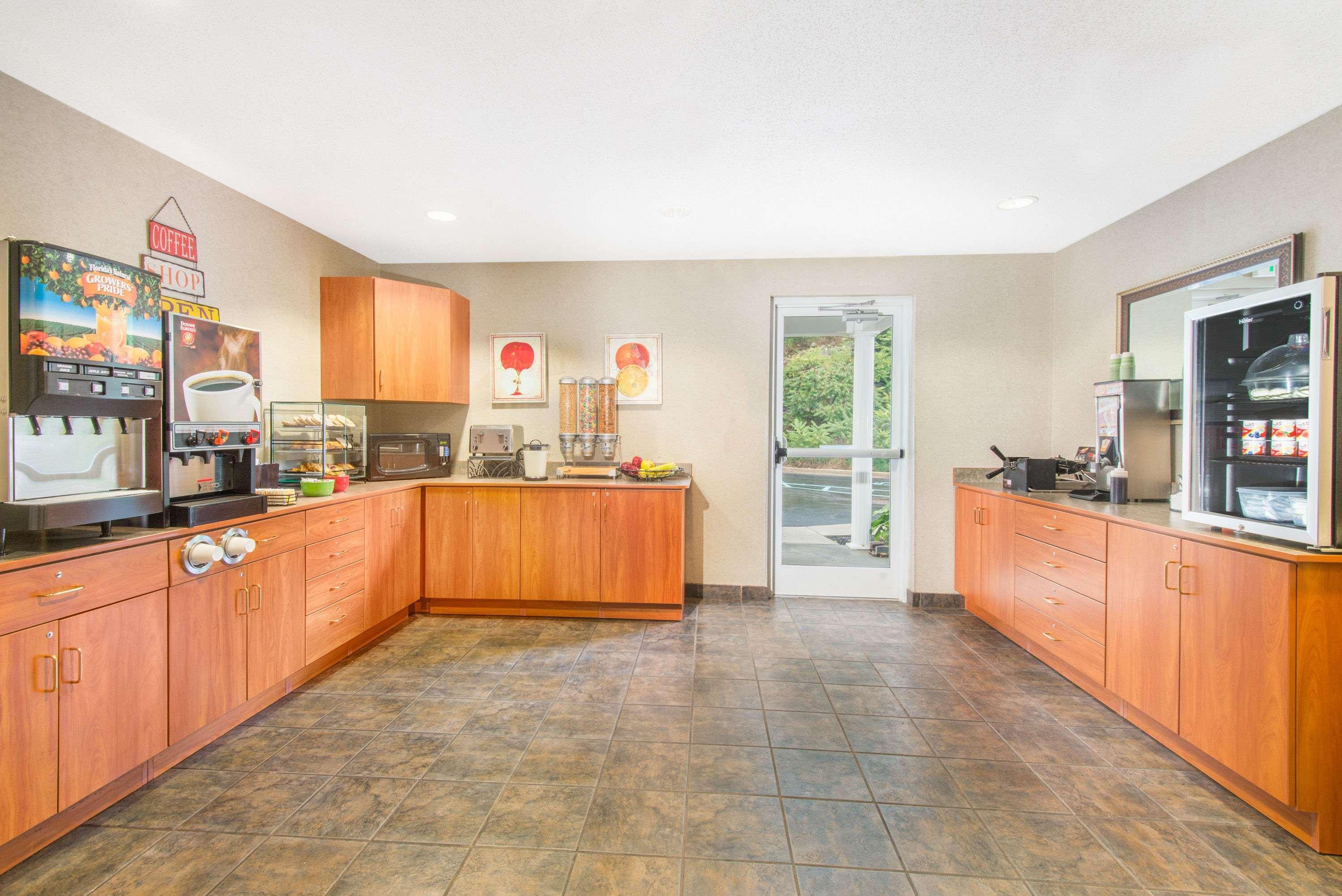 Microtel Inn & Suites By Wyndham Hazelton/Bruceton Mills Экстерьер фото