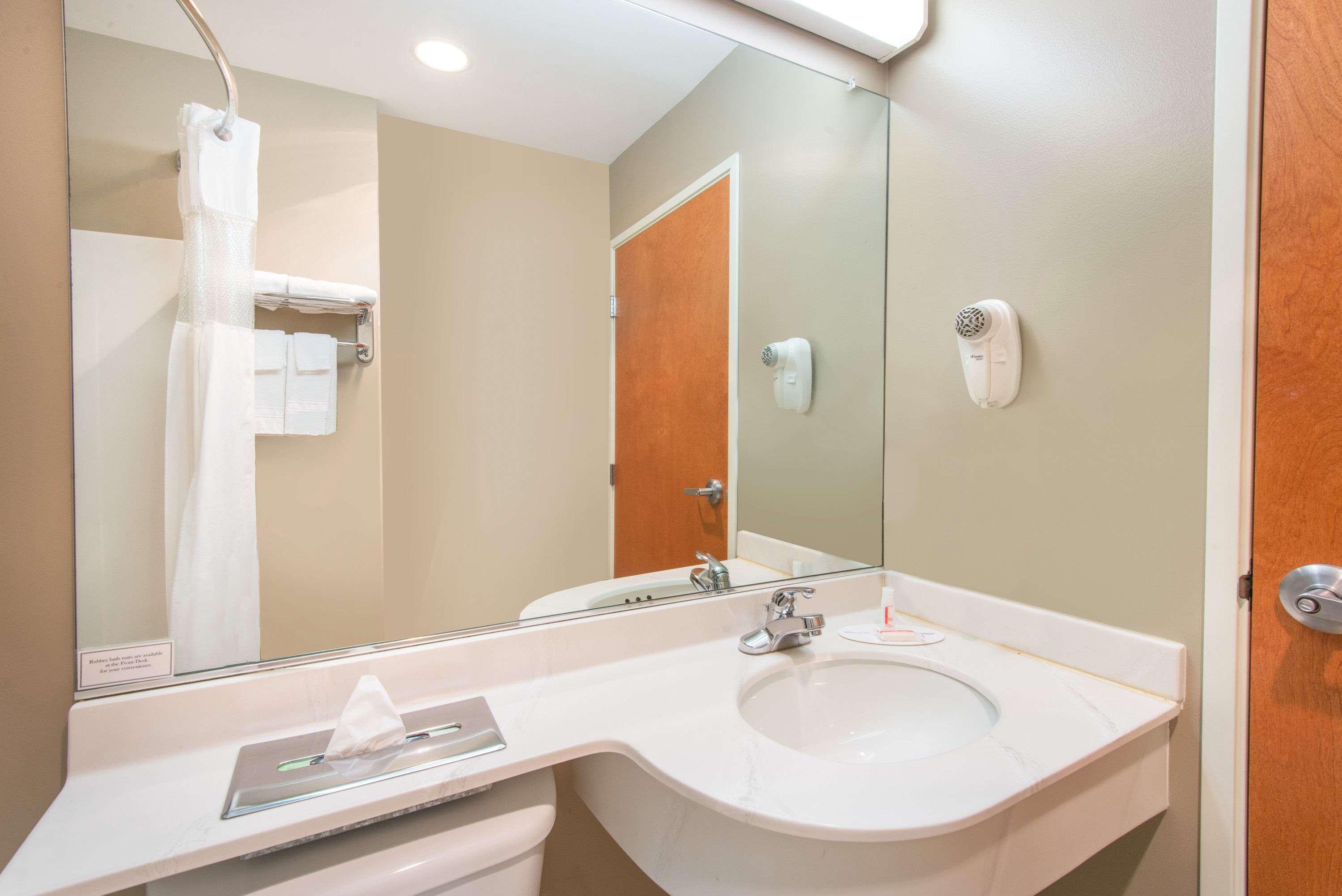 Microtel Inn & Suites By Wyndham Hazelton/Bruceton Mills Экстерьер фото