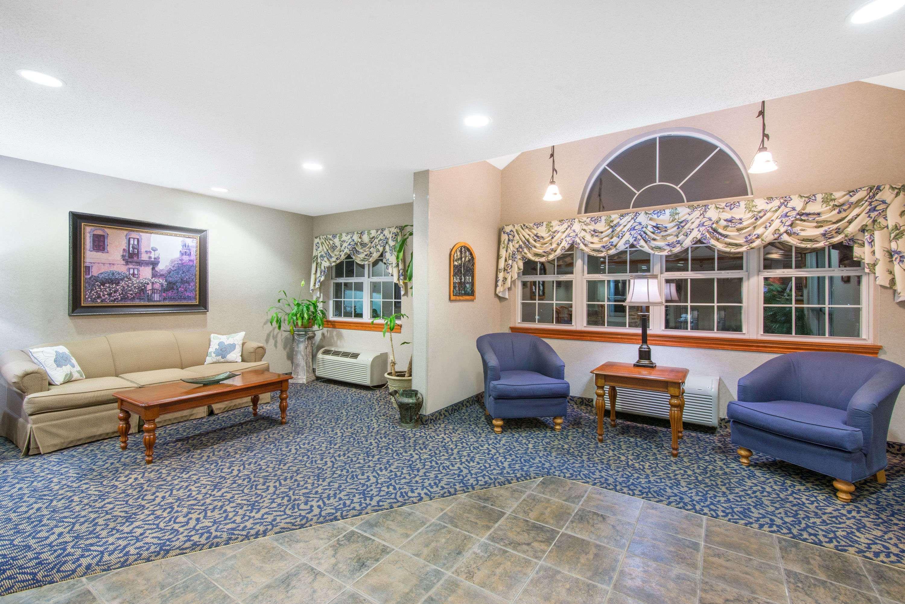 Microtel Inn & Suites By Wyndham Hazelton/Bruceton Mills Экстерьер фото